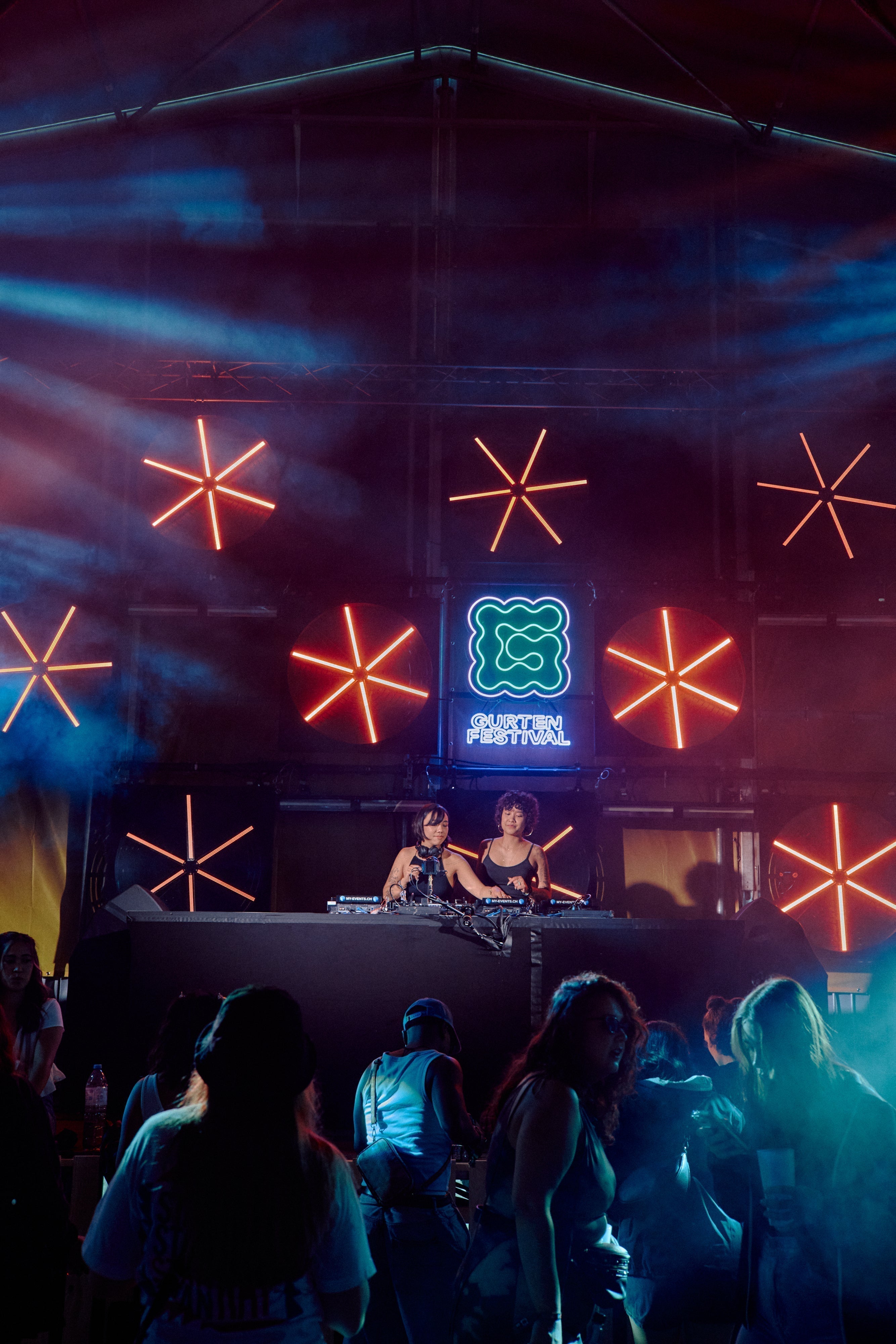 Neon Signs für das Gurtenfestival 2026 – Bühnenlicht mit Wirkung